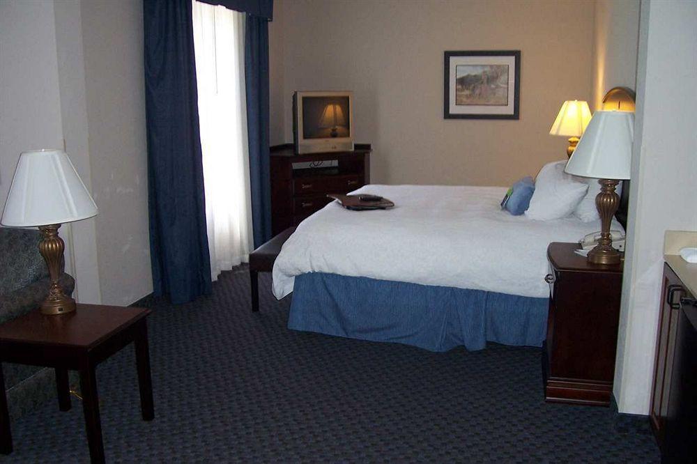 Hampton Inn Mount Airy Room photo